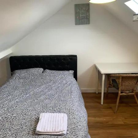Modern 5 Bedroom Family House - 18 Mins To Station Londen Buitenkant foto