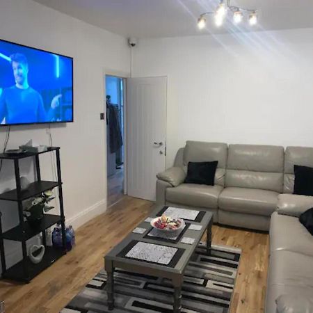 Modern 5 Bedroom Family House - 18 Mins To Station Londen Buitenkant foto