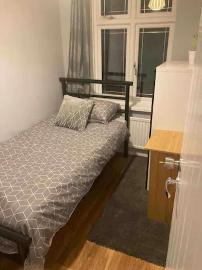 Modern 5 Bedroom Family House - 18 Mins To Station Londen Buitenkant foto