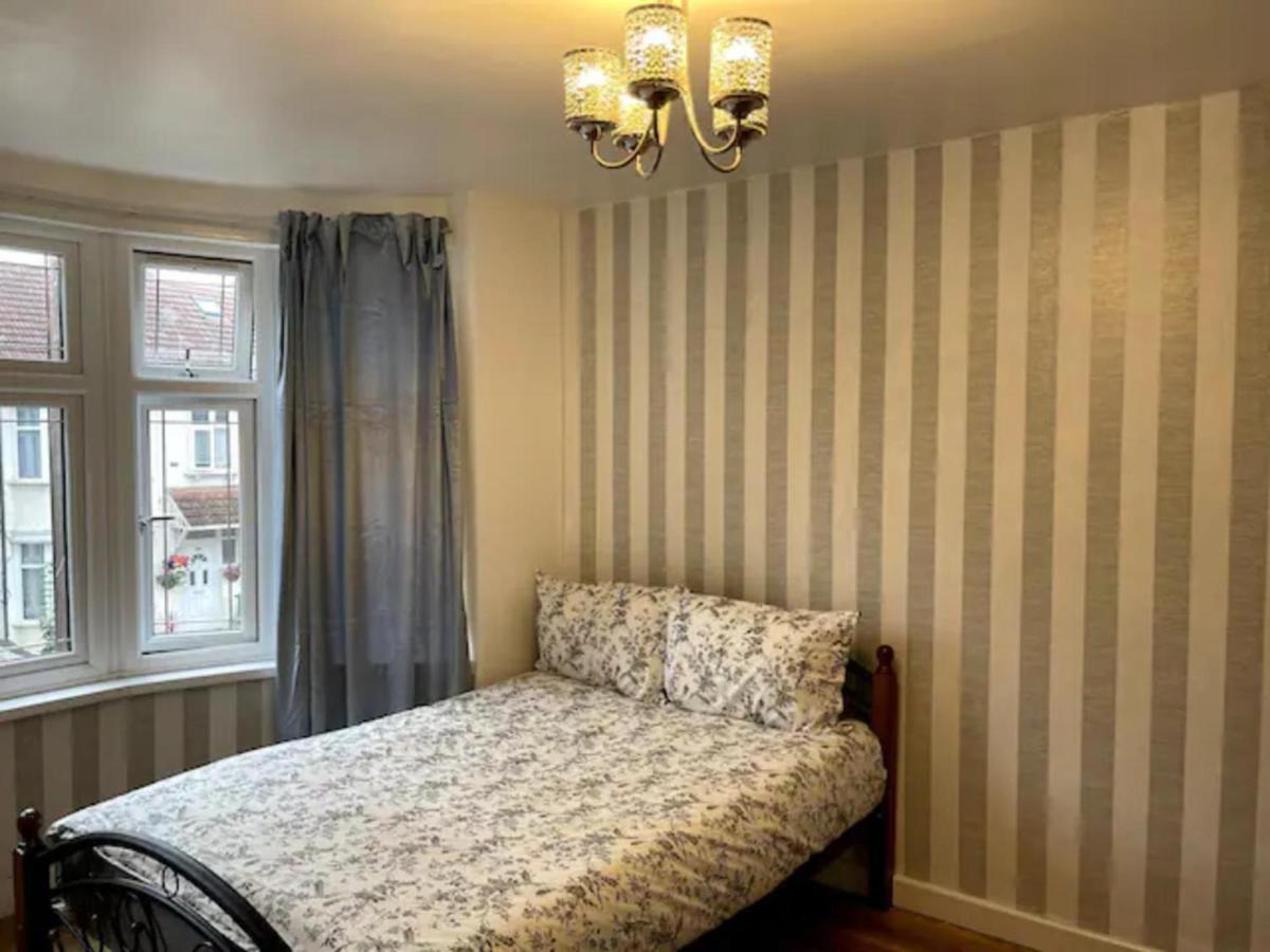 Modern 5 Bedroom Family House - 18 Mins To Station Londen Buitenkant foto